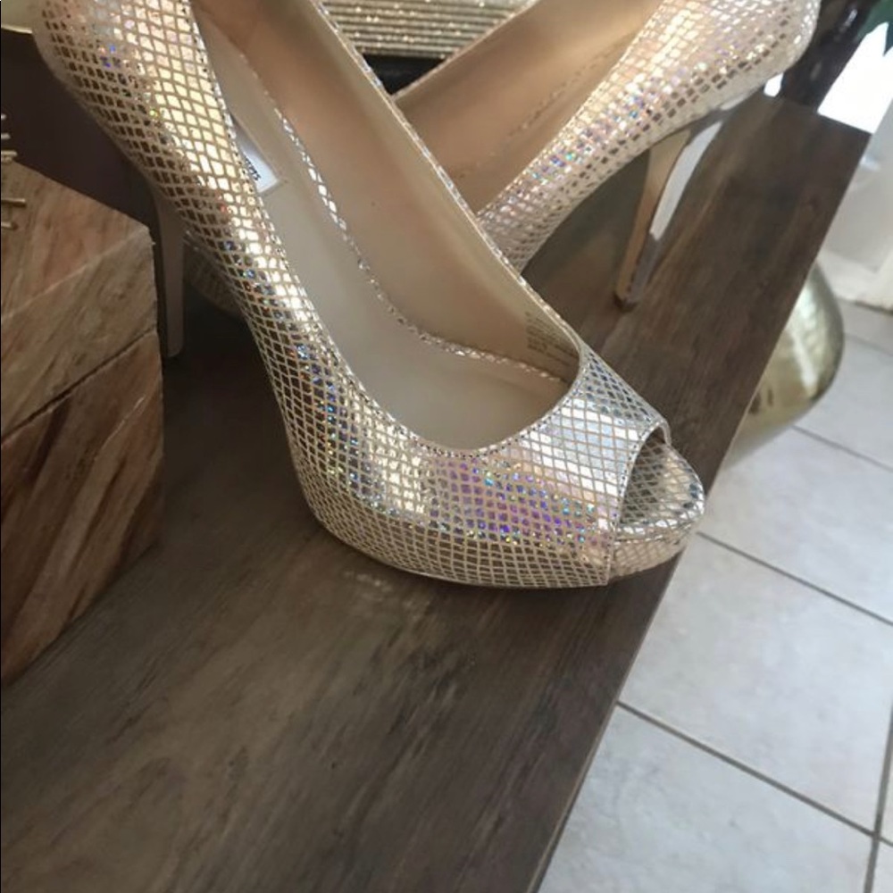 Soft gold / soft silver iridescent peek toe heel - Picture 2 of 4